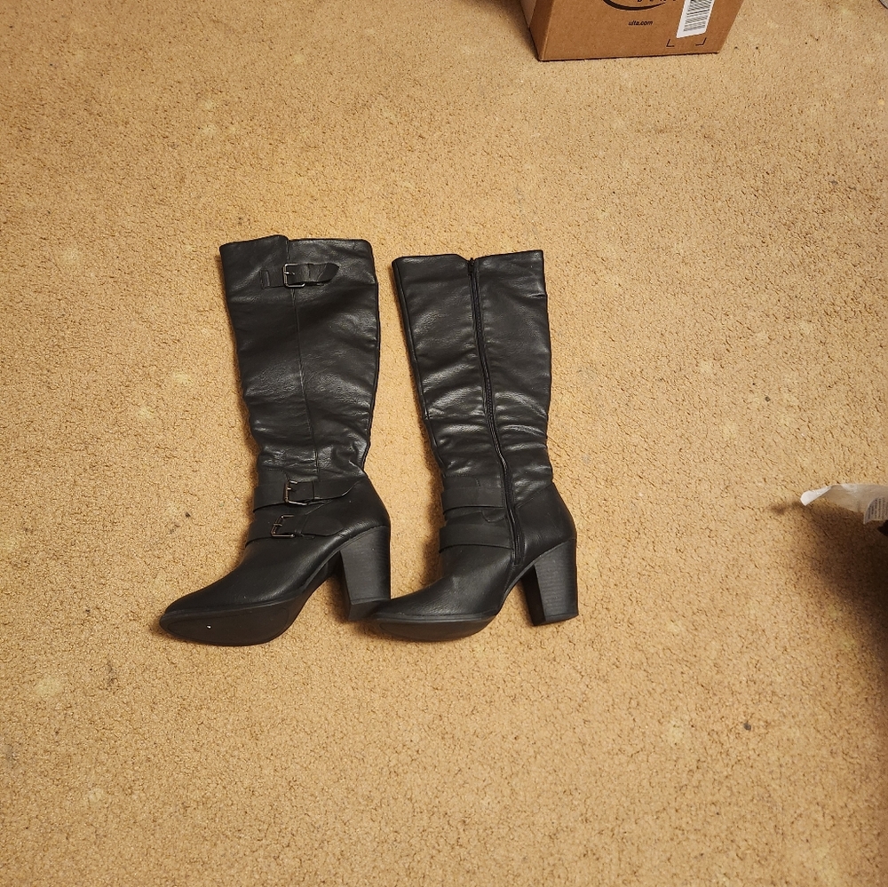 Boots - Picture 3 of 3